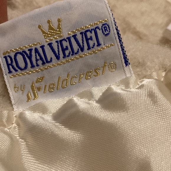 Vintage Royal Velvet Wool Blanket - Picture 5 of 6